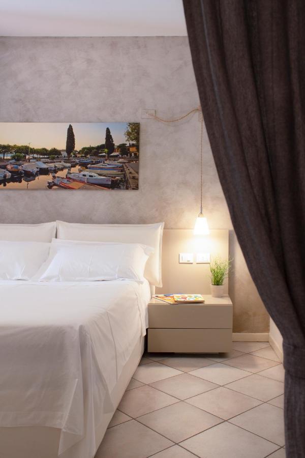 Appartement Chiare Ginestre à San Felice del Benaco Extérieur photo